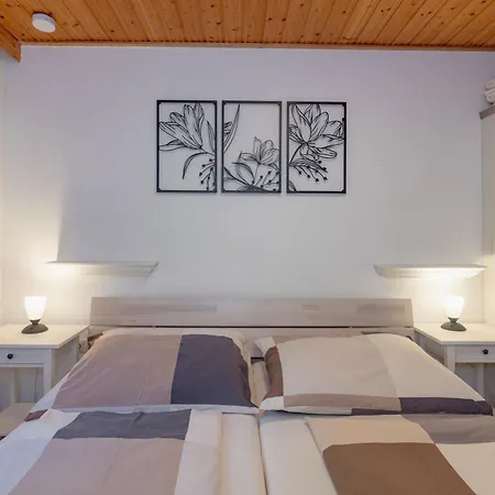 Almhuetten Sonnblick & Almfried *