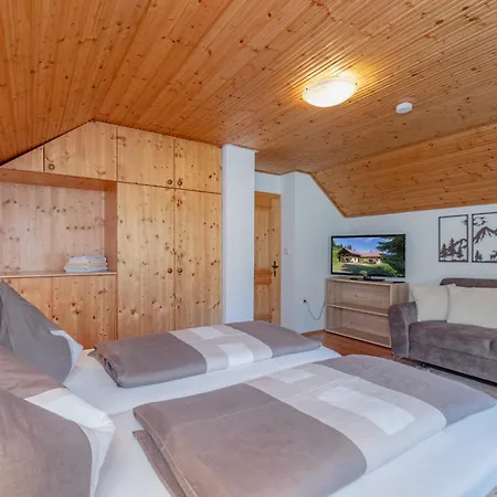 Almhuetten Sonnblick & Almfried *